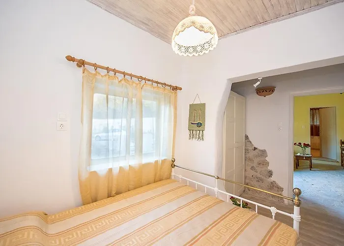Villa Argo, Feakia