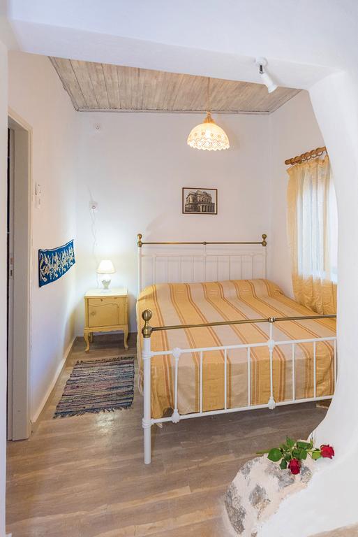 Villa Argo, Feakia